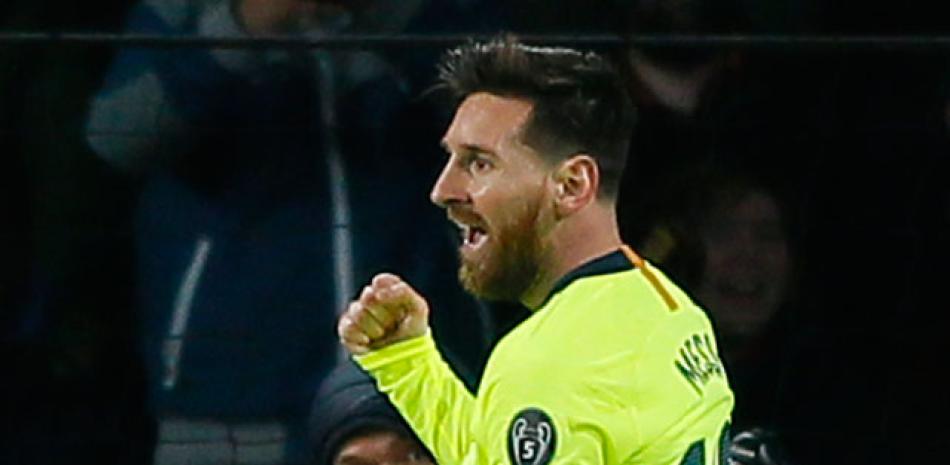 Lionel Messi, del Barcelona, festeja luego de anotar el primer tanto de su equipo ante el PSV Eindhoven, en un encuentro de la fase de grupos de la Liga de Campeones.