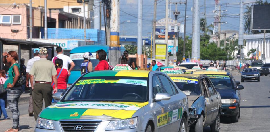 Reordenamiento. El transporte de pasajeros opera en medio de un caos en determinadas rutas del Gran Santo Domingo.