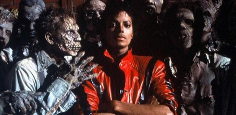 Dirigido por John Landis, el videoclip "Thriller" revolucionó las reglas de la promoción musical y se convirtió en todo un fenómeno mundial.