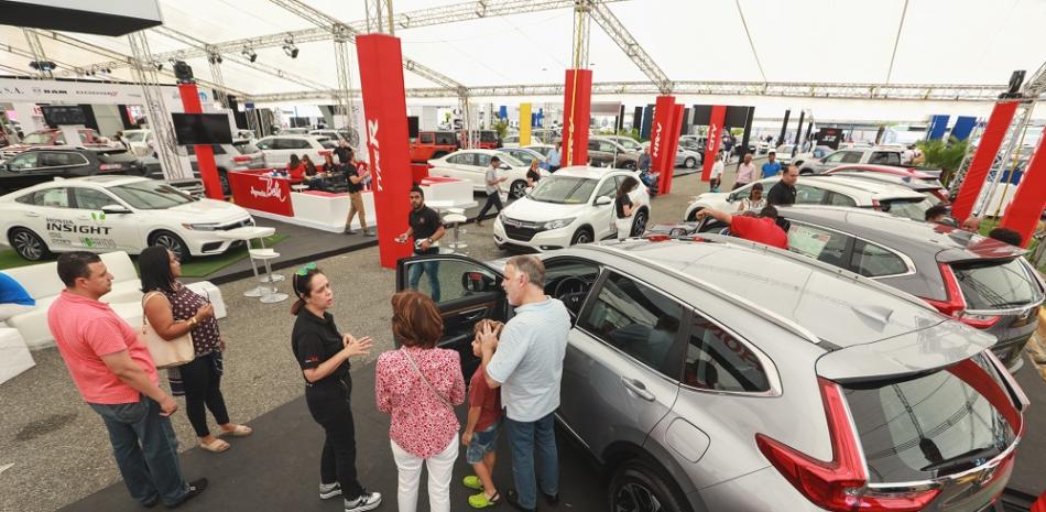 Miles de personas asistieron a la Autoferia Popular.