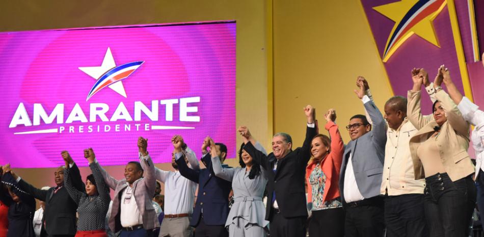 Aspirante. Carlos Amarante Baret cuando se dirigía a sus seguidores ayer en el Palacio de los Deportes.