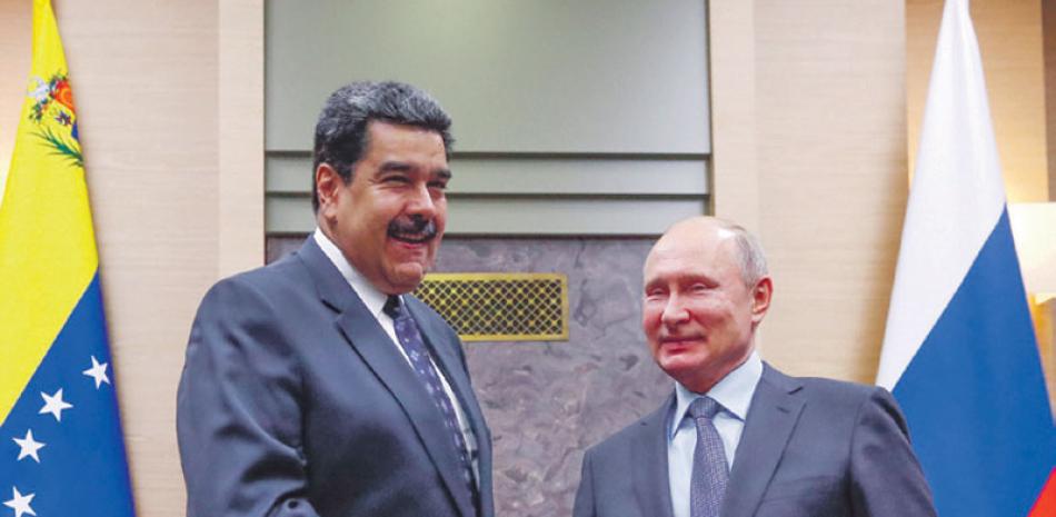 Saludo. Vladimir Putin y Nicolás Maduro.