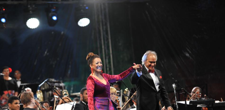 Una noche mágica. Milly Quezada y el maestro José Antonio Molina en un concierto memorable.