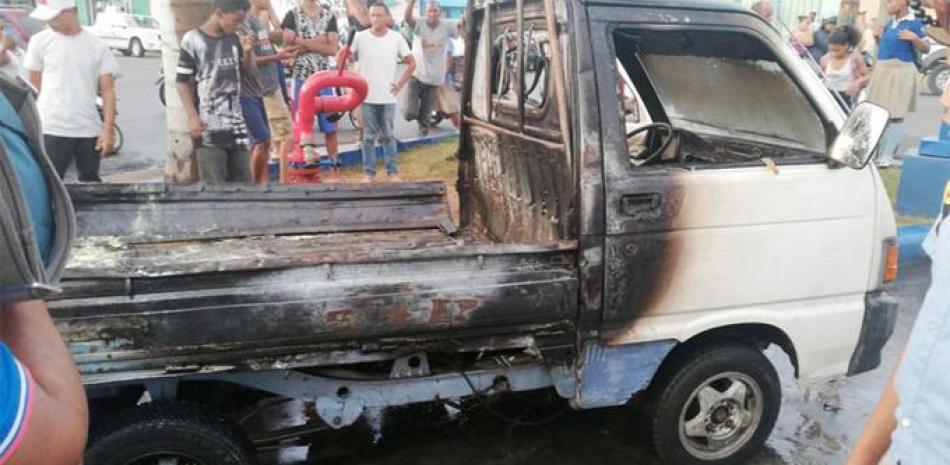 Una camioneta se incendió cuando se abastecía de GLP en una envasadora cercana a la fábrica Polyplas.