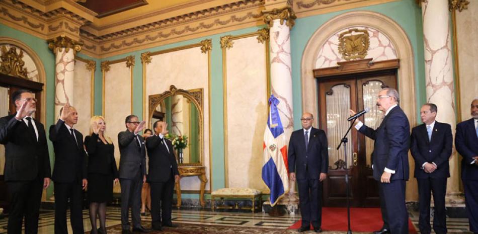 Ceremonia. El presidente Danilo Medina, quien encabeza el Consejo de la Magistratura, juramentó ayer a los nuevos jueces del Tribunal Constitucional durante un acto en el Palacio Nacional.