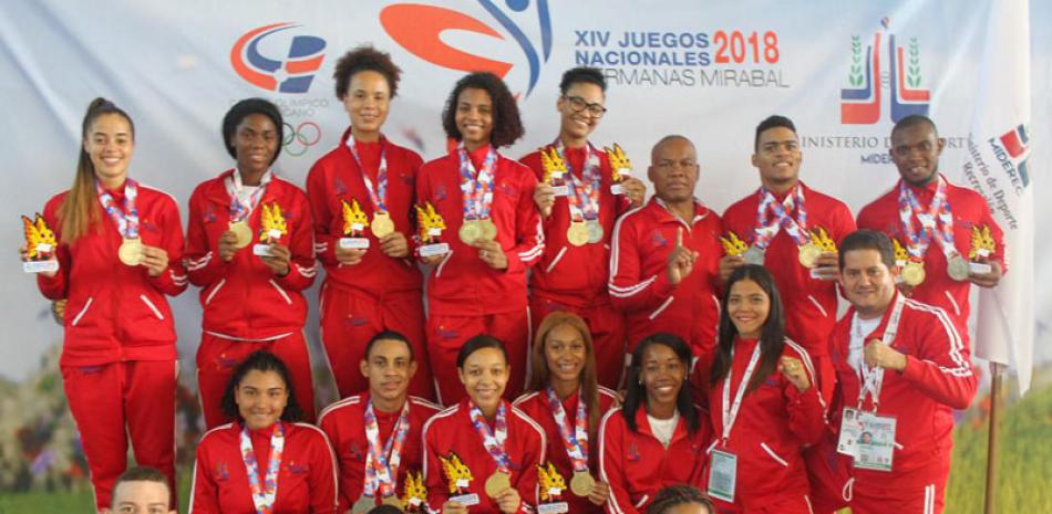 Campeones. El seleccionado de karate de la representación Metropolitana (zona I) que se coronó campeón del torneo de ese deporte en el marco de los XIV Juegos Deportivos Nacionales Hermanas Mirabal.