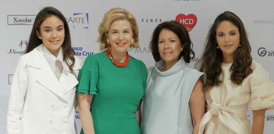 Jimena Cordero, Susana Caro, Ani Luciano de Cordero y Anabella Cordero.
