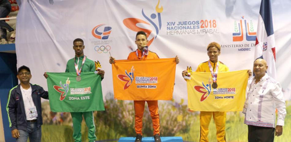 Alexander Fernández, de la Quinta zona, Guillermo Bautista, del Este y Brayan Polanco del Norte, fueron los ganadores en los 57 kilos masculino.