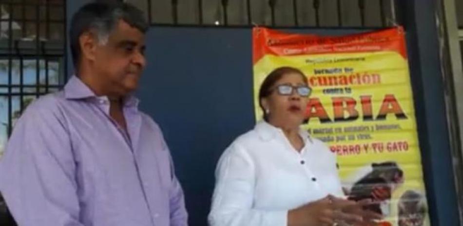 Rhina Reyes, directora provincial de Salud y Ramón Robles, encargado de Salud Ambiental.