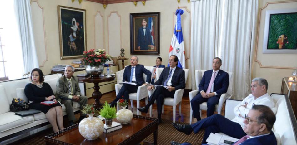 El presidente Danilo Medina encabezó una reunión en el Palacio.