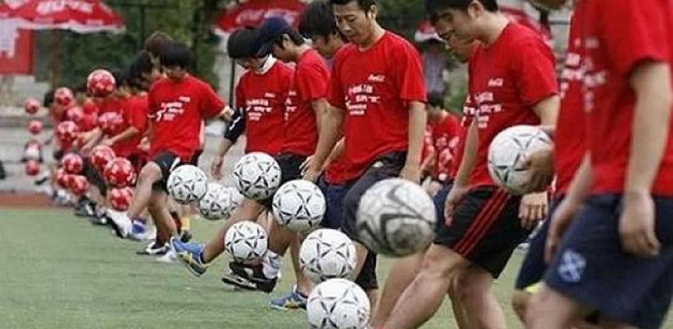 Un total de 3.916 escuelas primarias se han adaptado para enseñar fútbol a sus alumnos