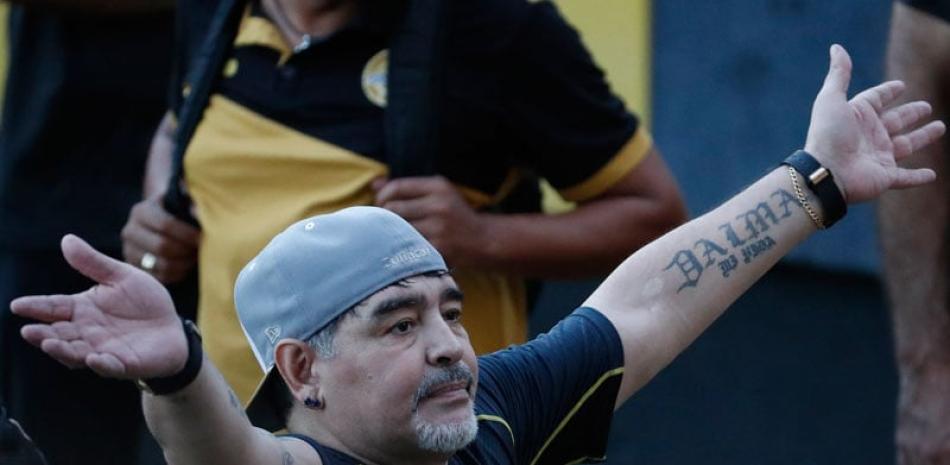 Figura. El ‘Pelusa’ Maradona entró al centro médico a realizarse exámenes rutinarios, luego todo varió.