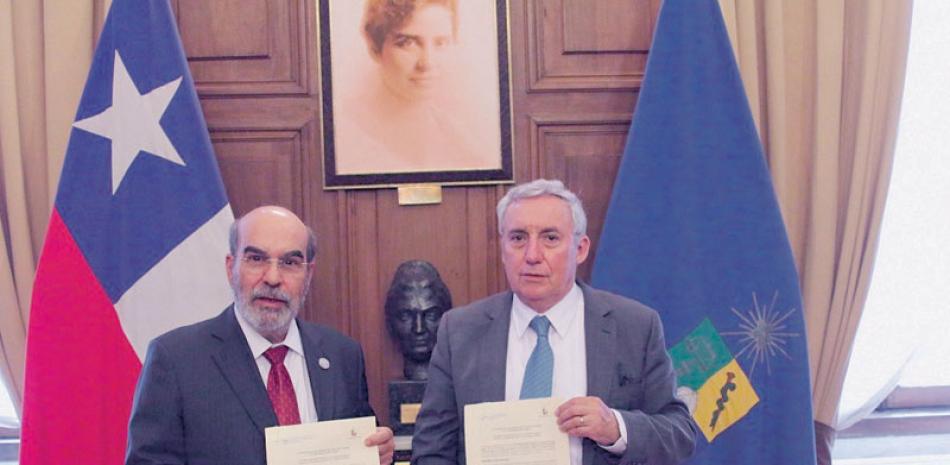 Firma. El acuerdo fue firmado por el director general de la FAO, José Graziano da Silva, y el rector de la Universidad de Chile, Ennio Vivaldi.