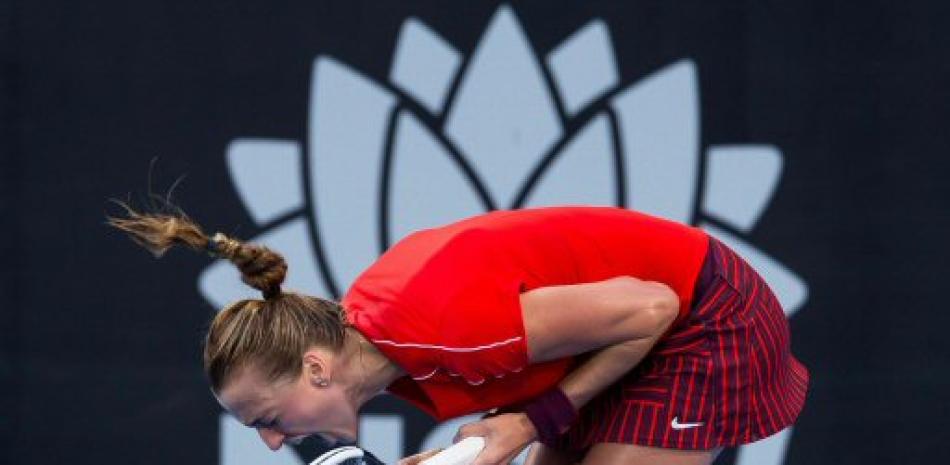 Petra Kvitova aprieta su puño en señal de triunfo luego de coronarse en el tenis de Sydney