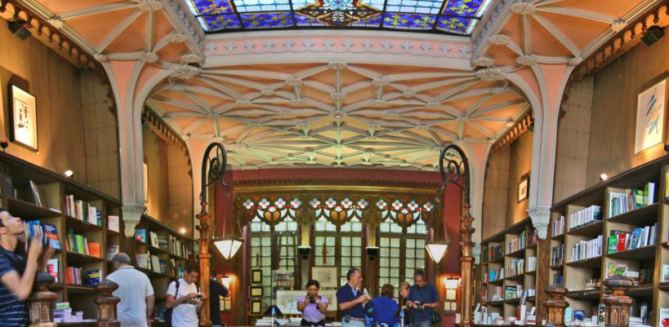 Instalaciones de la centenaria libreria Lello de Porto en portugal (Fuente: Wikipedia).