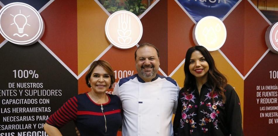 Jacqueline Hernández, Leandro Díaz e Ines Paez (Chef Tita)