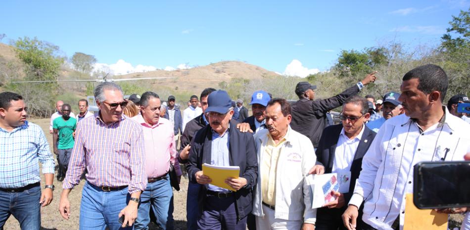 El presidente Danilo Medina visitó el proyecto que beneficia a 8,000 residentes en Las Caobas, Partido, Los Campos y Villa Los Almácigos.