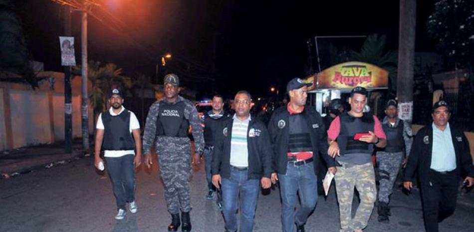 Medida. Fuerzas policiales actuaron junto a las autoridades durante el operativo efectuado en centros de bebidas alcohólicas de varios sectores capitalinos.