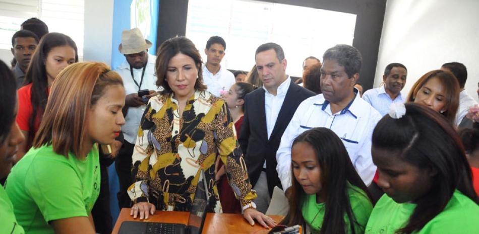 Cantidad. El Centro Tecnológico Comunitario de Cabral es el número 102 que entrega la vicepresidenta Margarita Cedeño.
