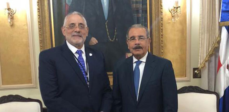 El presidente Danilo Medina recibió este miércoles a Vitelio Mejía, presidente de la Liga Dominicana de Béisbol Profesional de la República Dominicana.