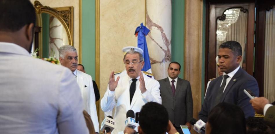 Declaraciones. El presidente Danilo Medina habló ayer en el Palacio Nacional, luego de recibir las cartas credenciales de los nuevos embajadores de Francia, Colombia, Argentina, Cuba, Kwait y Sudáfrica .