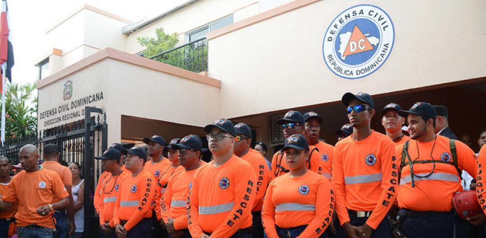Auxilio. Los voluntarios de la Defensa Civil de Santiago están alertas para el inicio del operativo de prevención.