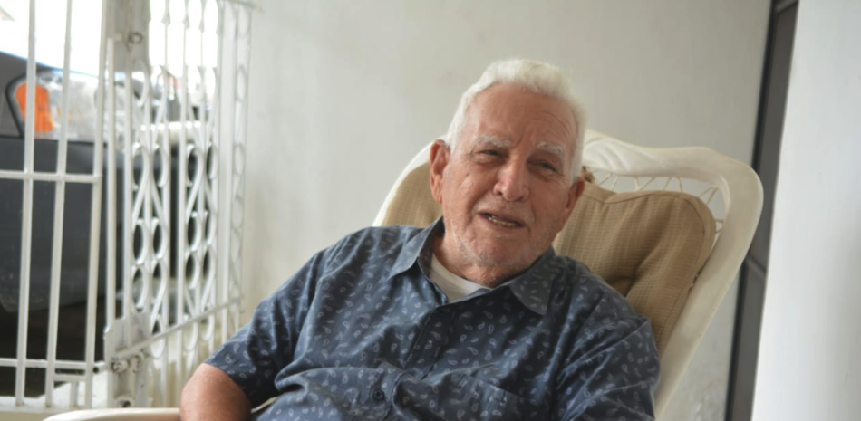 VETERANO. José Lora, expresidente de la Asociación de Cronistas Deportivos de San Pedro recordó una serie de vivencias de las coronas conquistadas por las Estrellas en 1954 y 1968.
