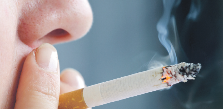 Hábito. El tabaquismo causa daños crónicos a los pulmones.