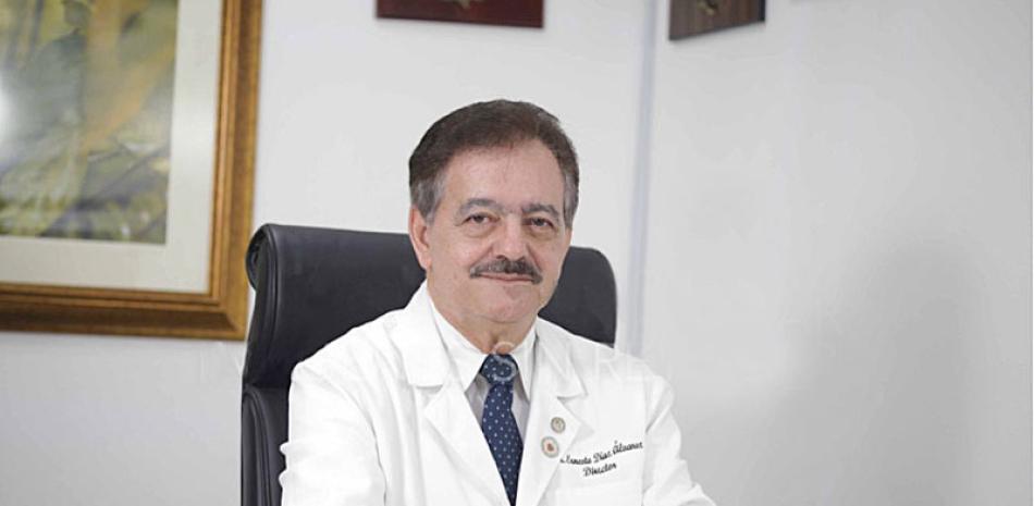 Médico. El doctor Ernesto Álvarez Díaz, hizo énfasis en el programa Salvando Vidas 24/7.