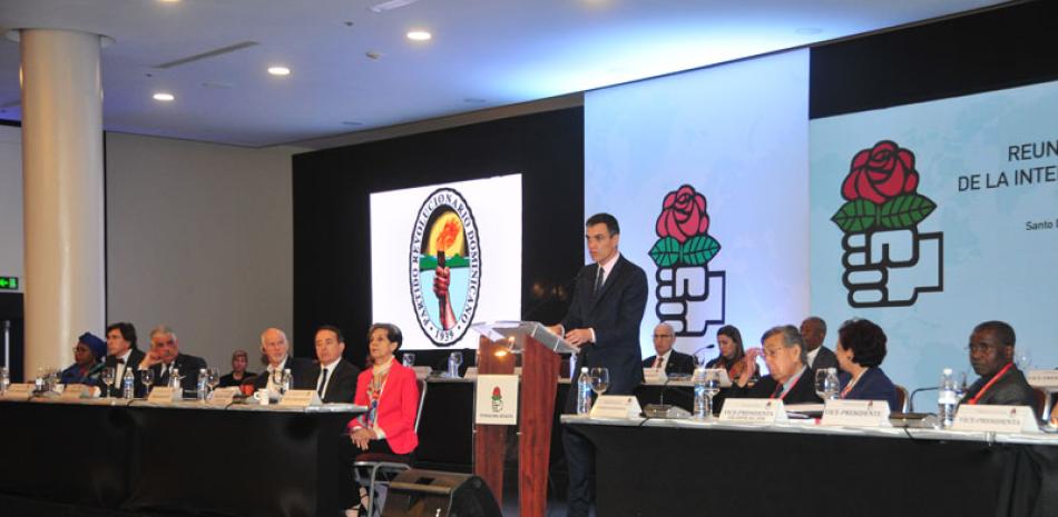 Ceremonia. El presidente del Gobierno español, Pedro Sánchez, pronunció ayer el discurso de cluasura de la reunión de dos días de la internacional Socialista celebrada en República Dominicana con la asistencia de representantes de numerosos países del mundo.