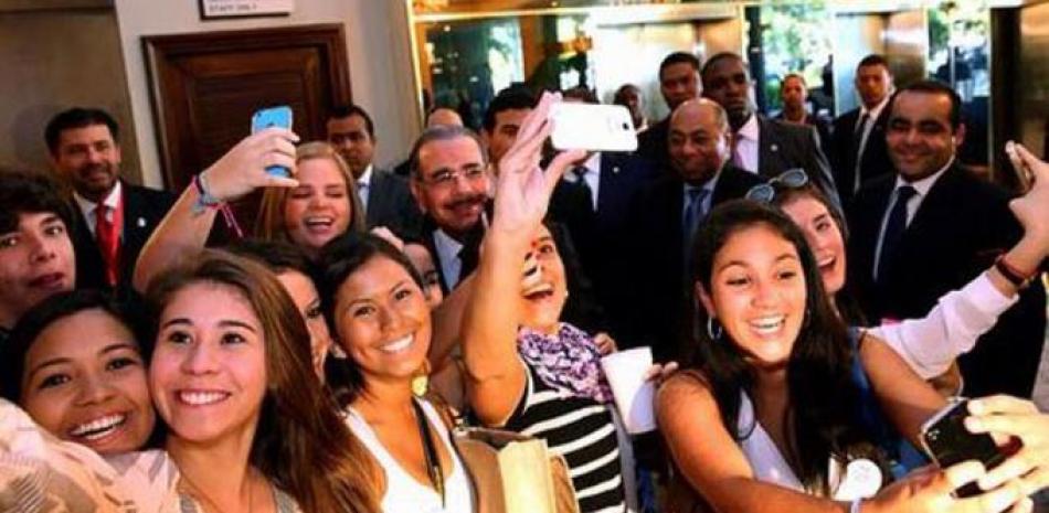 Danilo Medina. El presidente de la República exhortó a los jóvenes a levantarse airosos ante cualquier caída.