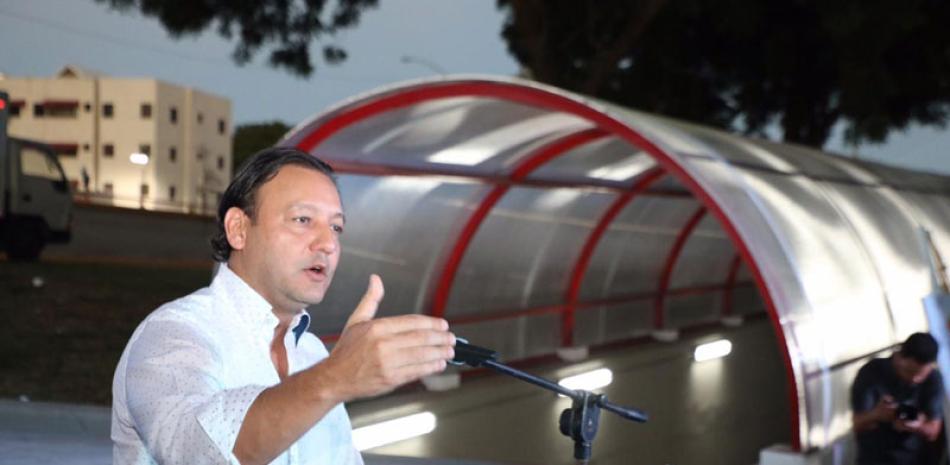 Ceremonia. El alcalde Abel Martínez habla en el acto de inauguración del túnel que conduce hacia la PUCMM.