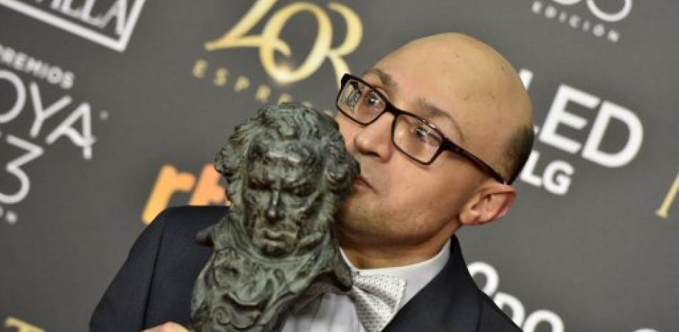 El actor Jesús Vidal tras recibir el Goya al Mejor Actor Revelación, por su papel en "Campeones", durante la gala de entrega de los Premios Goya 2019, que se celebra esta noche en el Palacio de Exposiciones y Congresos de Sevilla. EFE/Raúl Caro