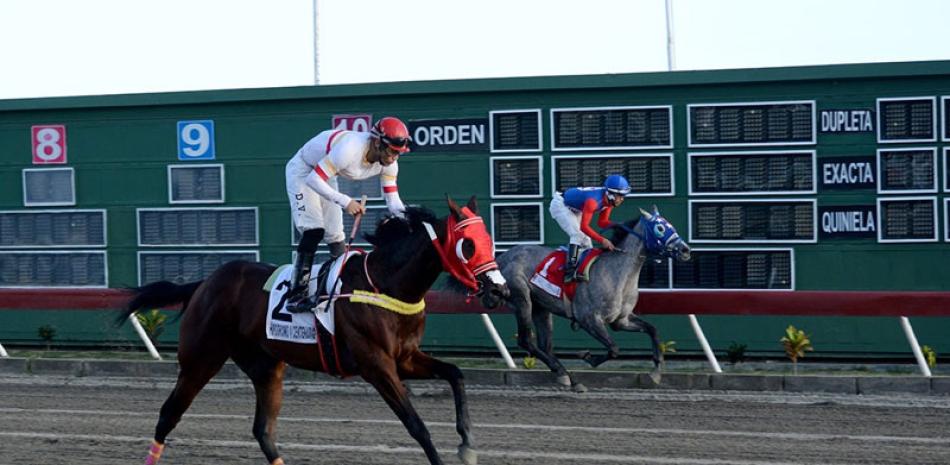 Meta. Wells To Aggregate (2) y Champola (1) en el tramo final de la prueba estelar escenificada el sábado.