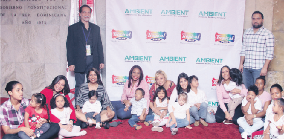 Robert Espaillat y Luis Arturo Abreu, junto a la Fundacion ADOSID.