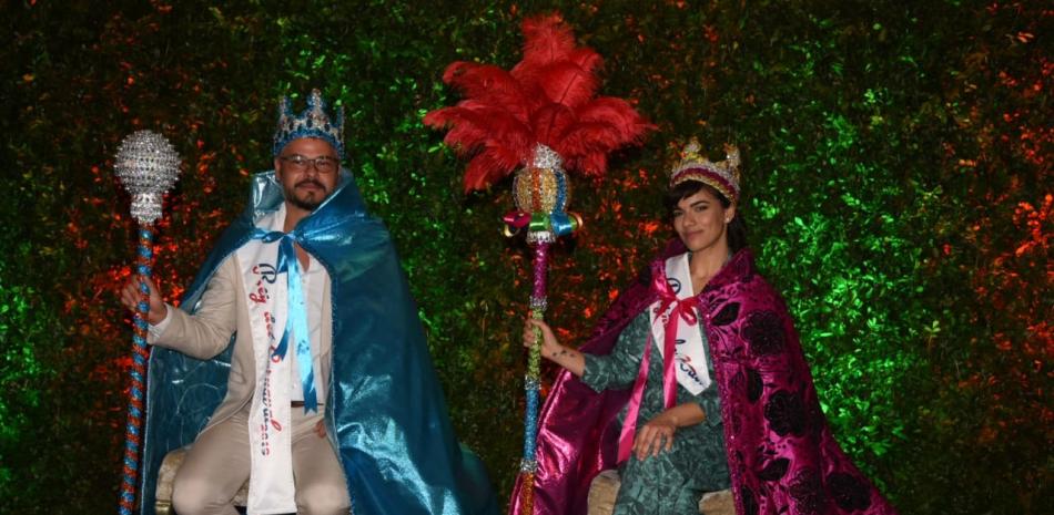 Frank Perozo y Nashla Bogaert fueron coronados como rey y reina del Desfile Nacional de Carnaval 2019. El ministro de Cultura, Eduardo Selman, presidió el acto.