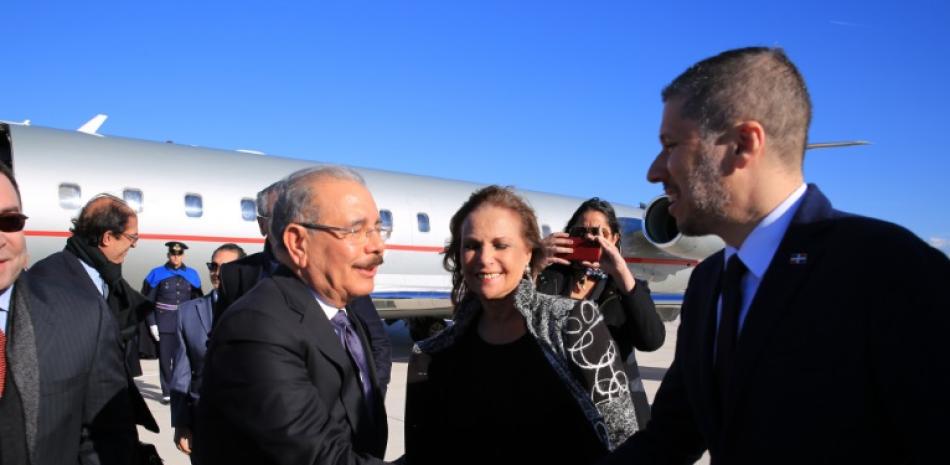 Fotografía de la llegada de Danilo Medina a Roma, Italia.