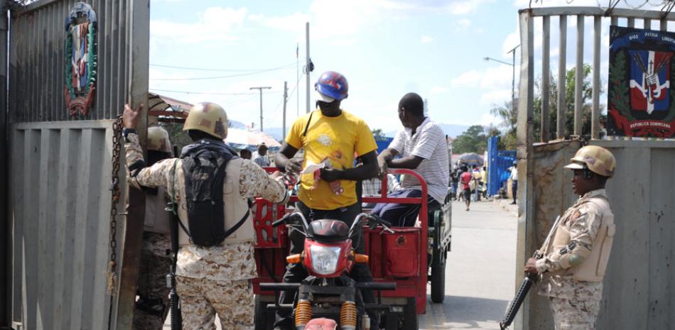 Medidas. Las fuerzas armadas reforzaron las dotaciones militares de la frontera norte para impedir la llegada de haitianos ante la intensificación de las protestas contra el gobierno de Jovenel Moise.