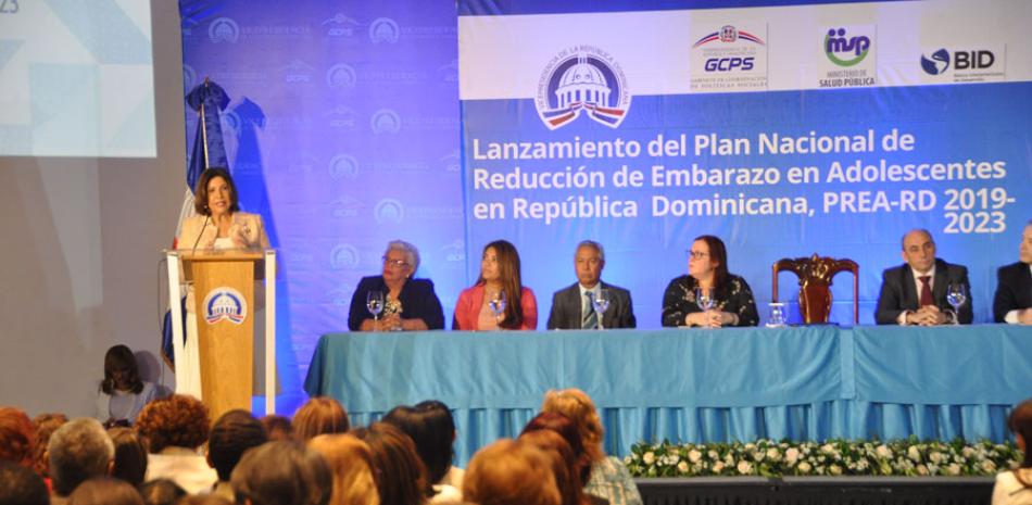 Evento. La vicepresidenta Margarita Cedeño habla en la presentación de estrategia para encarar altas tasas de embarazos en adolescentes.