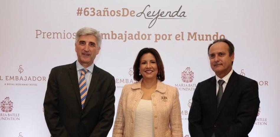 Ventura Serra, Margarita Cedeño De Fernández, Fernándo Gómez.