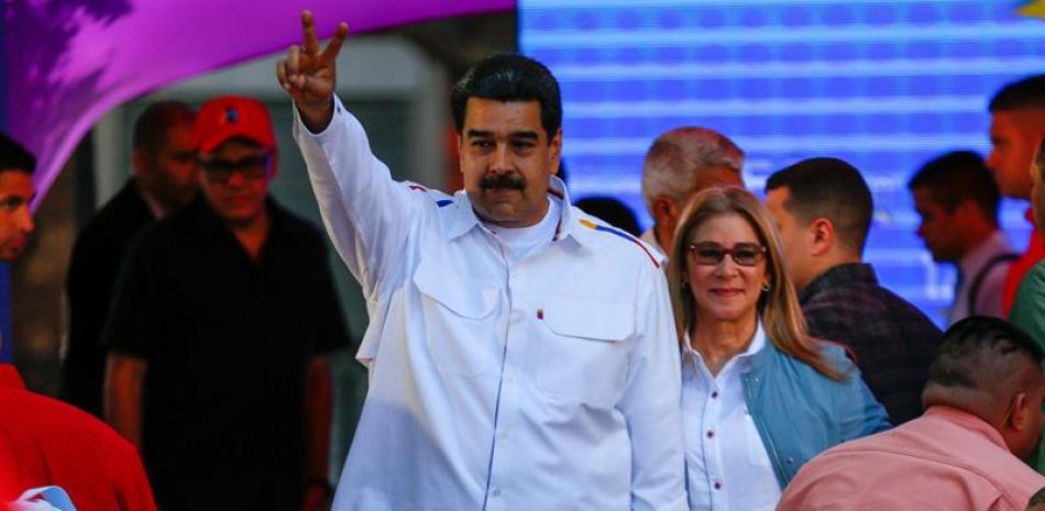 Nicolas Maduro junto a su esposa.