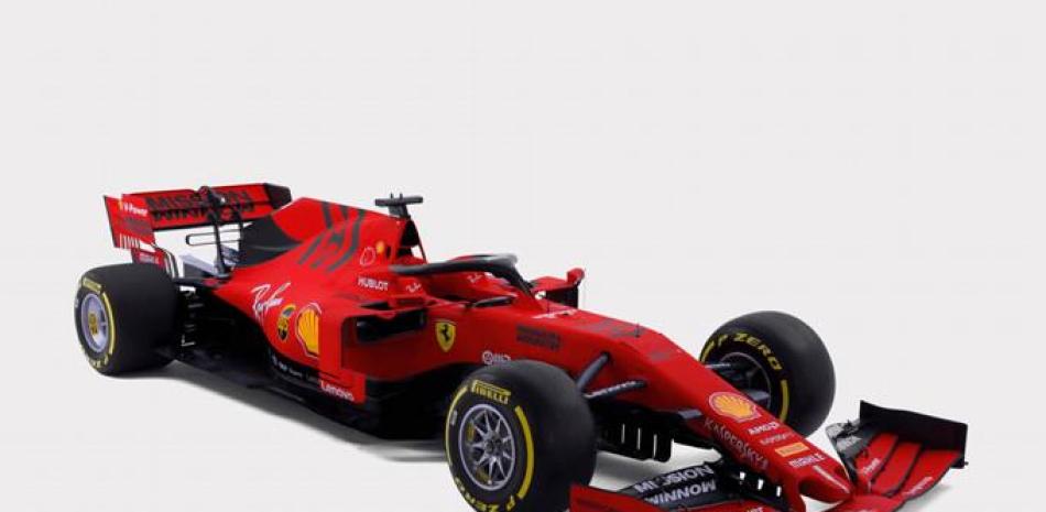 Imagen facilitada, este viernes, por el departamento de prensa de Ferrari que muestra el SF90, el nuevo monoplaza con el que competirán el alemán Sebastian Vettel y el monegasco Charles Leclerc en el Mundial de 2019 de la Fórmula Uno. EFE/ Ferrari Press Office