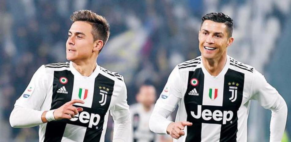 Júbilo. Los jugadores de Juventus, Cristiano Ronaldo y Paulo Dybalat celebran el triunfo.