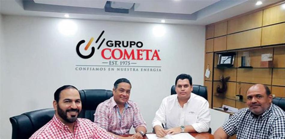 Héctor Zayas, Marcos Pichardo, José Enrique Núñez y Adam Bodden, dando los últimos toques a los preparativos para el inicio de la Temporada de Dragueo 2019.