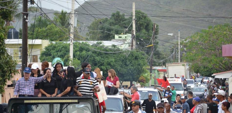Caravana. Ciudadanos y autoridades se unieron en una gran marcha para tronar contra la delincuencia en Baní, provincia Peravia.