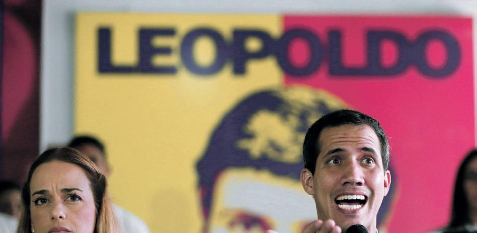 Aniversario. Juan Guaidó y Lilian Tintori, esposa del político preso Leopoldo López, quien ayer cumplió 5 años en prisión.