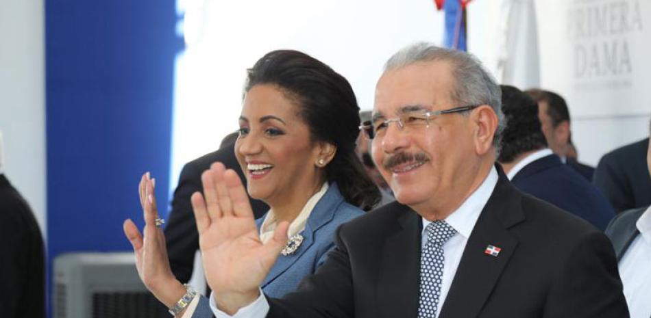 Entrega. El presidente Danilo Medina y la primera dama, Cándida Montilla, durante la inauguración Centro de Rehabilitación Social y Desarrollo Humano (Reside) de La Nueva Barquita.