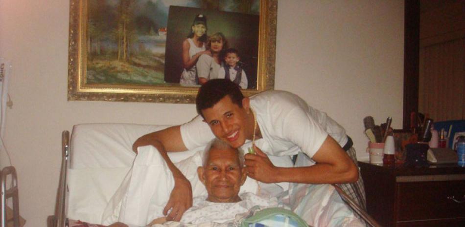 Mentor. Manny Machado junto a su abuelo, quien fue su consejero desde niño en sus juegos de béisbol.