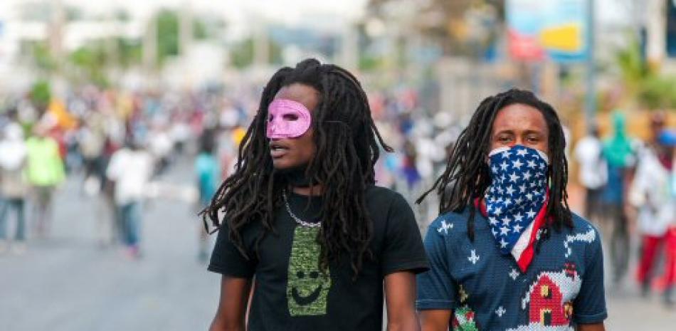 Haitianos durante las protestas en Puerto Príncipe (Haití). Foto AP