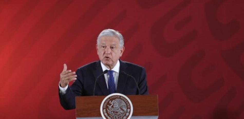 El presidente de México, Andrés Manuel López Obrador, habla durante su rueda de prensa matutina este viernes, en el Palacio Nacional, en Ciudad de México. Foto AP.